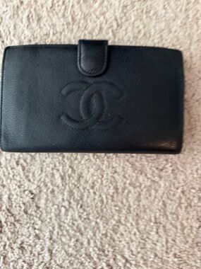 CHANEL Black Leather Bi-Fold Card Wallet with Snap Tab
